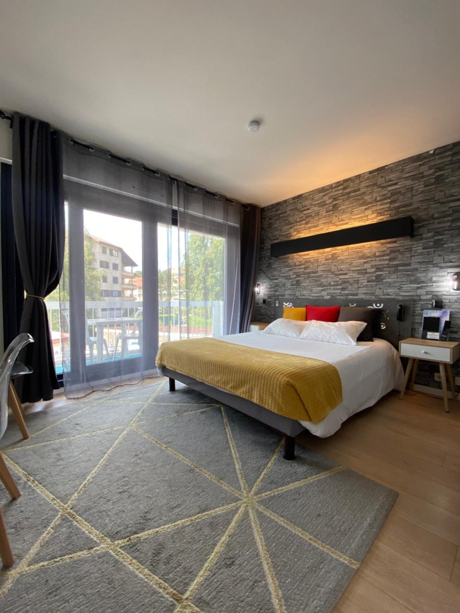 Savoie Hotel Aux Portes De Geneve Сен-Жульен-ан-Женевуа Экстерьер фото